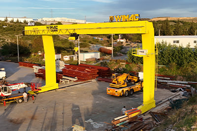 Двухбалочный козловой кран для промышленных грузоподъёмных работ на открытом воздухе