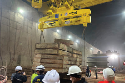 Процессный кран для производства стали и непрерывной грузообработки